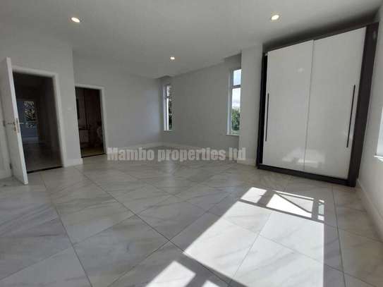 3 Bed Apartment with En Suite at Rhapta Rd image 9
