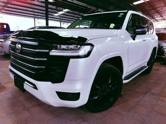 Toyota land cruiser V8 Diesel 2021 LC300 image 12