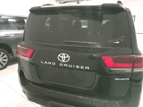 Toyota land cruiser V8 Sahara diesel 2022 image 11