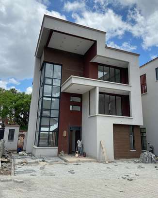 5 Bed Townhouse with En Suite at Lavington Green image 2