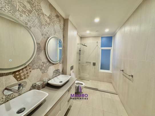 3 Bed Apartment with En Suite at City Park Drive image 1