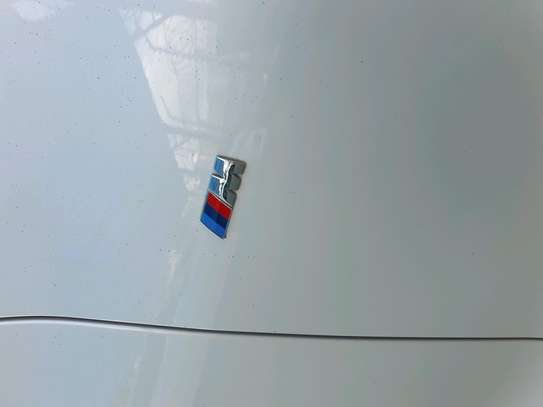 BMW 740i image 9