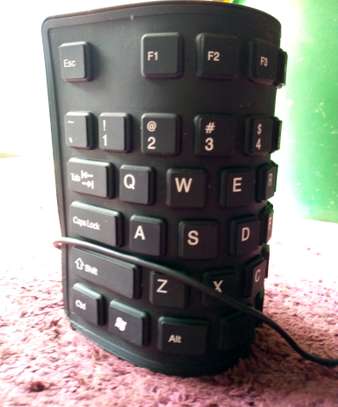 A FLEXIBLE ROLL-UP KEYBOARD image 5