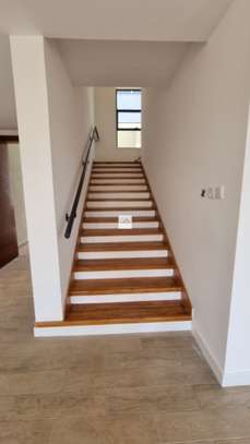 4 Bed House with En Suite in Runda image 4