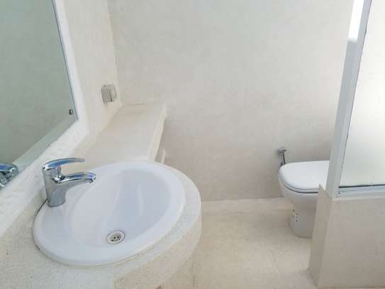 4 Bed House with En Suite in Malindi image 20