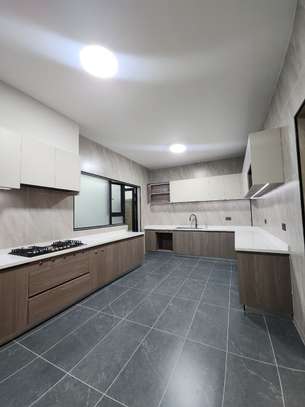 5 Bed Apartment with En Suite in Kileleshwa image 18
