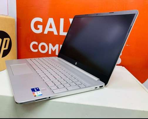 HP Laptop 15s-fq2xxx Notebook 11th Gen. image 2