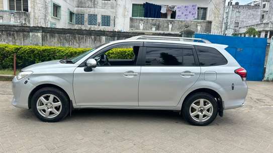 Toyota Fielder KDJ image 5