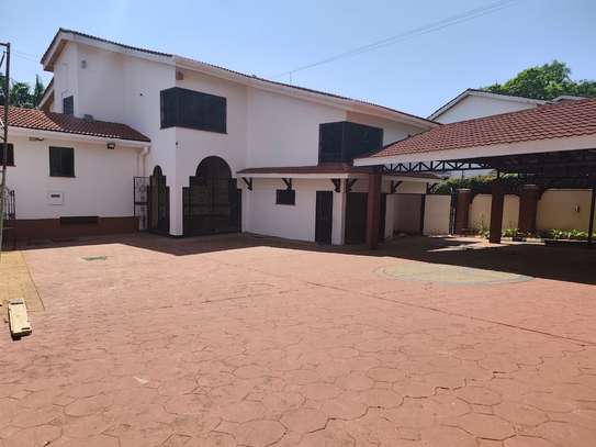6 Bed House with Staff Quarters in Runda image 10