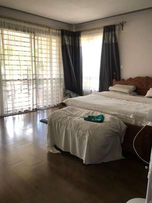 4 Bed Apartment with En Suite in Parklands image 10