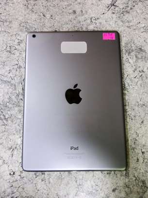 Apple iPad Air 1 image 2