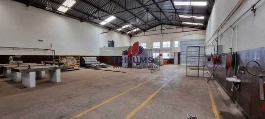 15000 ft² warehouse for rent in Industrial Area image 1