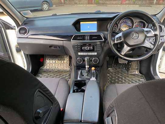 Mercedes C200 (1800cc Super Clean) image 3