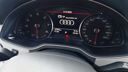 Audi Quattro Grey 2018 7 seater image 9