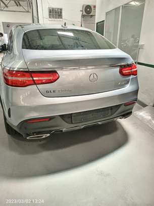 Mercedes Benz GLE 350d image 10