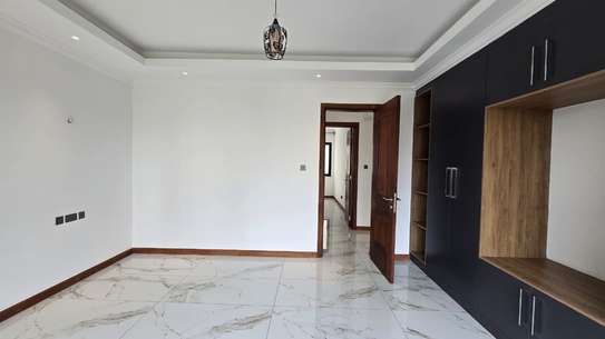 3 Bed Apartment with En Suite in Lavington image 15