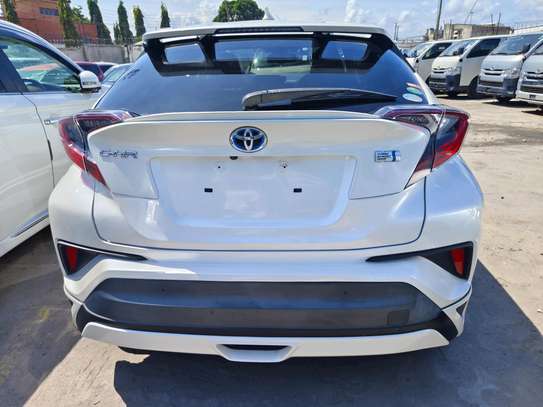 Toyota CH-R white hybrid 2017 image 8