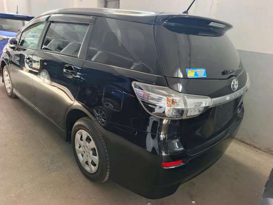 Toyota Wish black image 5