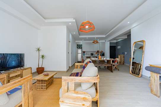 Serviced 2 Bed Apartment with En Suite at Riverside Drive image 11