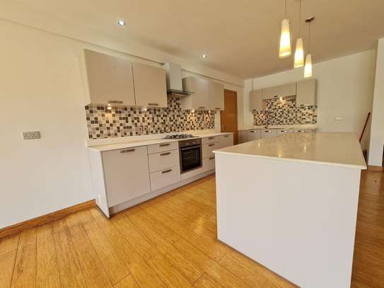 3 Bed Apartment with En Suite at Brookside Drive image 3