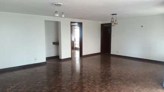 4 Bed Apartment with En Suite in Riverside image 11