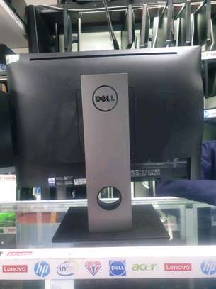 Dell 5250 all in one i5 7th gen 8gb 500gb image 1