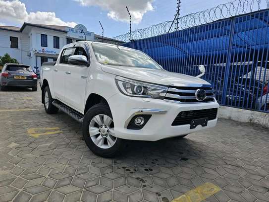 Toyota Hilux 4x4 Pickup White Durable Performance image 3