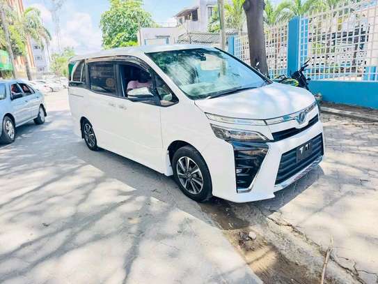 Toyota  voxy hybrid image 1