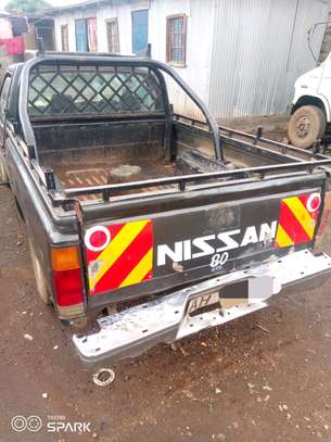 Selling Nissan pick up image 4
