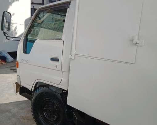 Toyota Dyna Truck image 2