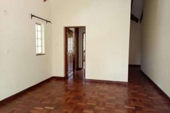5 Bed Townhouse with En Suite at Lone Tree image 3