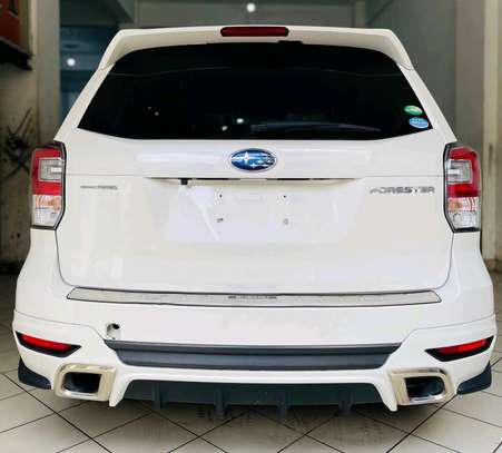 Subru Forester 2016 Non turbo Pearlwhite image 2