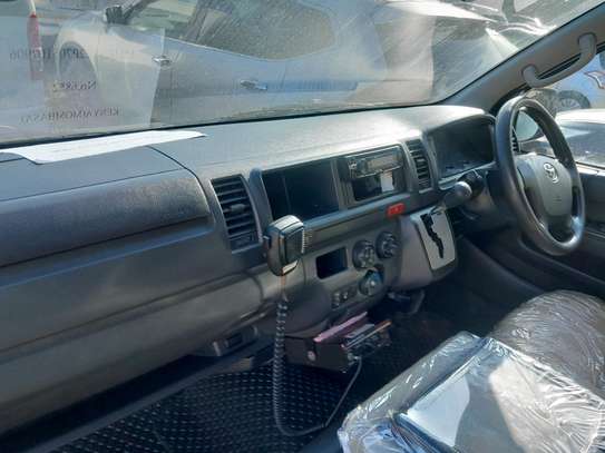 Toyota hiace Ambulance petrol  2016 image 4