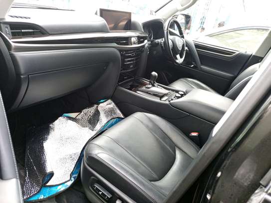 Lexus LX570 2017 image 2