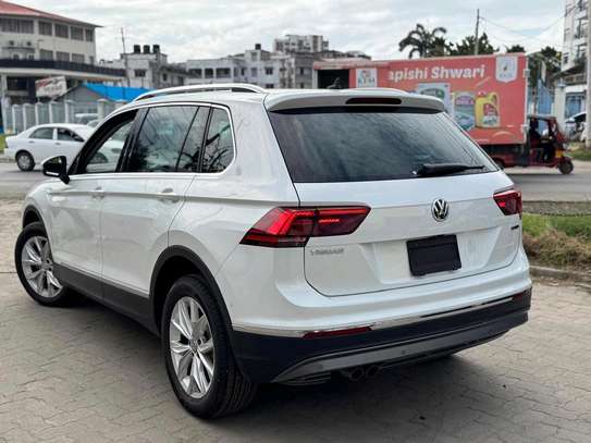 Volkswagen Tiguan white image 4
