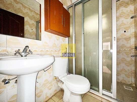 3 Bed Apartment with En Suite in Parklands image 8