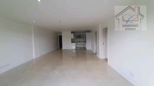 Exquisite 2bedroomed apartment, 2 ensuite, swimming pool image 6