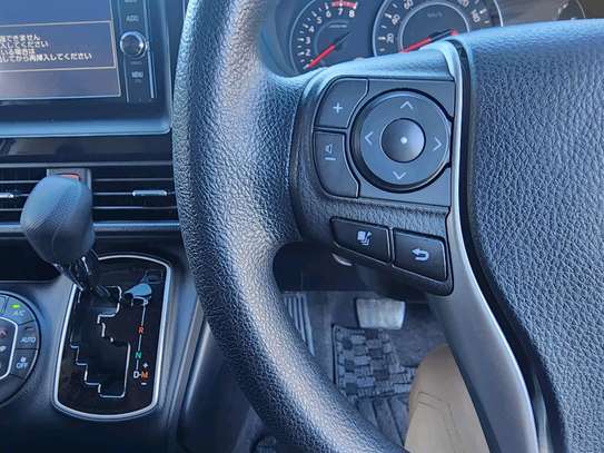 Toyota Voxy silver 2018 New Shape image 4