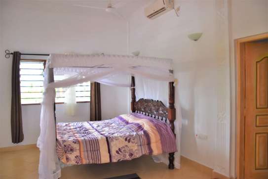 5 Bed Villa with En Suite in Watamu image 7