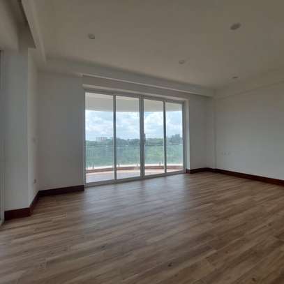 Serviced 2 Bed Apartment with En Suite in Parklands image 2