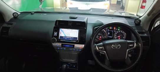 Toyota Land Cruiser Prado 5 Seater 2018 Sunroof image 4