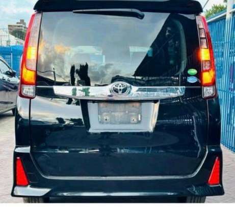 Toyota Noah WxB 2018 2wd image 6