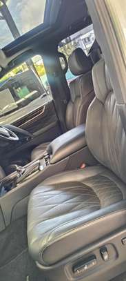 Lexus LX570 Sport White 2018 image 7