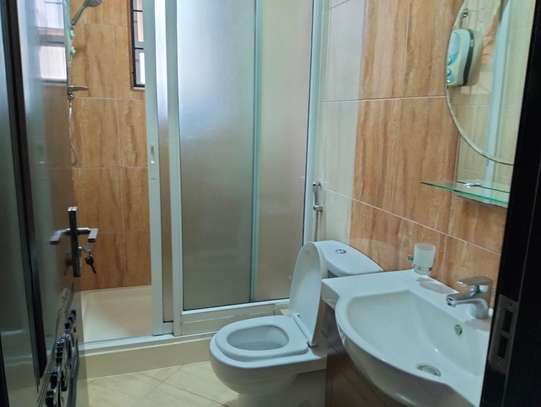5 Bed House with En Suite in Lavington image 3