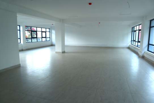 2,000 ft² Office with Service Charge Included in Parklands image 4