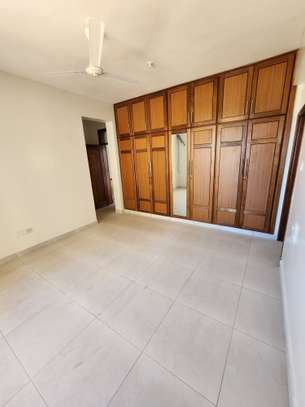 3 Bed Apartment with En Suite at Opposite Voyager Hotel image 14