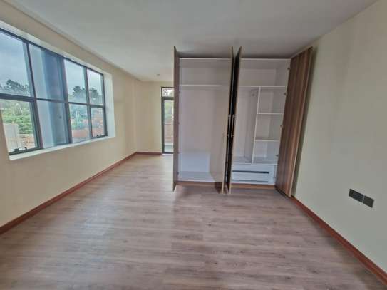 5 Bed House with En Suite in Lavington image 7