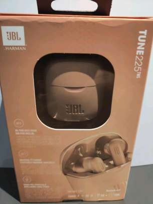 JBL tune 225 earbuds image 1