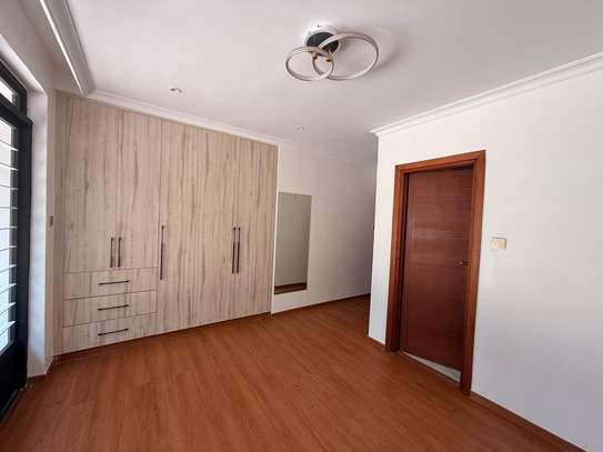 6 Bed House with En Suite in Runda image 5