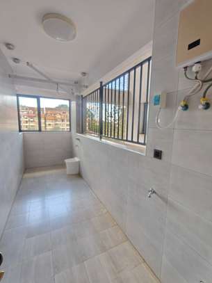 3 Bed Apartment with En Suite in Kilimani image 5